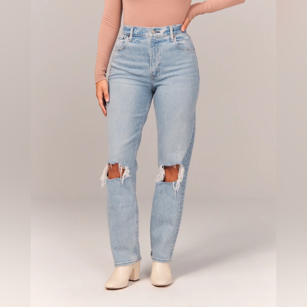 Curve Love The 90s Straight Ultra High Rise light wash  distressed Jeans